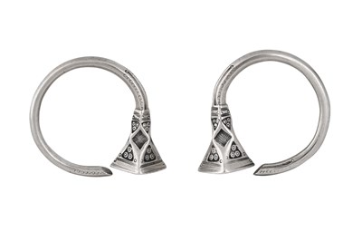 Lot 6 - A PAIR OF TUAREG SILVER HOOP EARRINGS (TSABIT OR TEZABITEN)