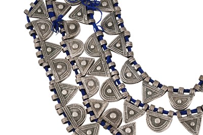 Lot 2 - AN ETHIOPIAN INDIGO BLUE STRING NECKLACE WITH SILVER GEOMETRIC AMULETS