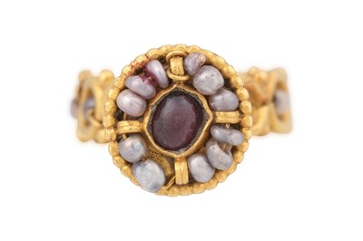 Lot 65 - A BYZANTINE-STYLE GARNET AND PEARL GOLD RING