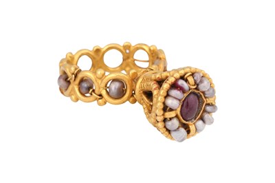 Lot 65 - A BYZANTINE-STYLE GARNET AND PEARL GOLD RING