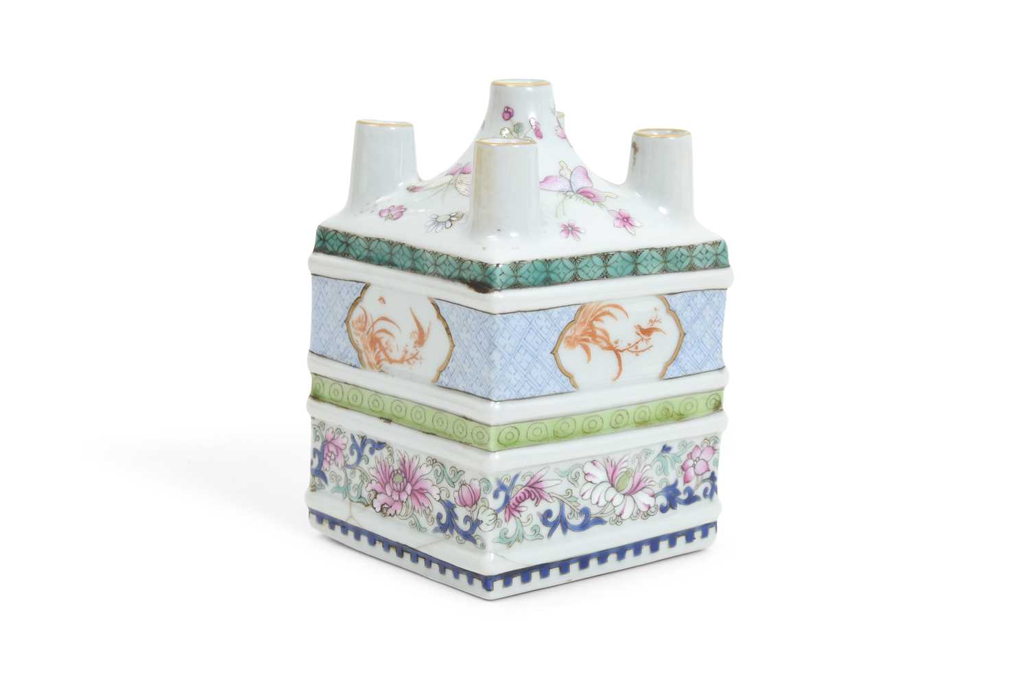 Lot 53 - A SMALL CHINESE FAMILLE ROSE TULIP VASE