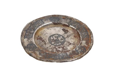 Lot 247 - A SMALL SILVER AND NIELLO SAUCER WITH PSEUDO-CALLIGRAPHY AND ANIMALS