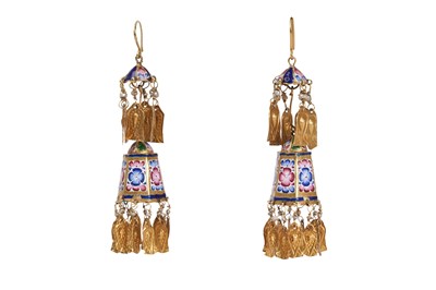 Lot 261 - A PAIR OF QAJAR POLYCHROME-PAINTED ENAMEL GOLD EARRINGS
