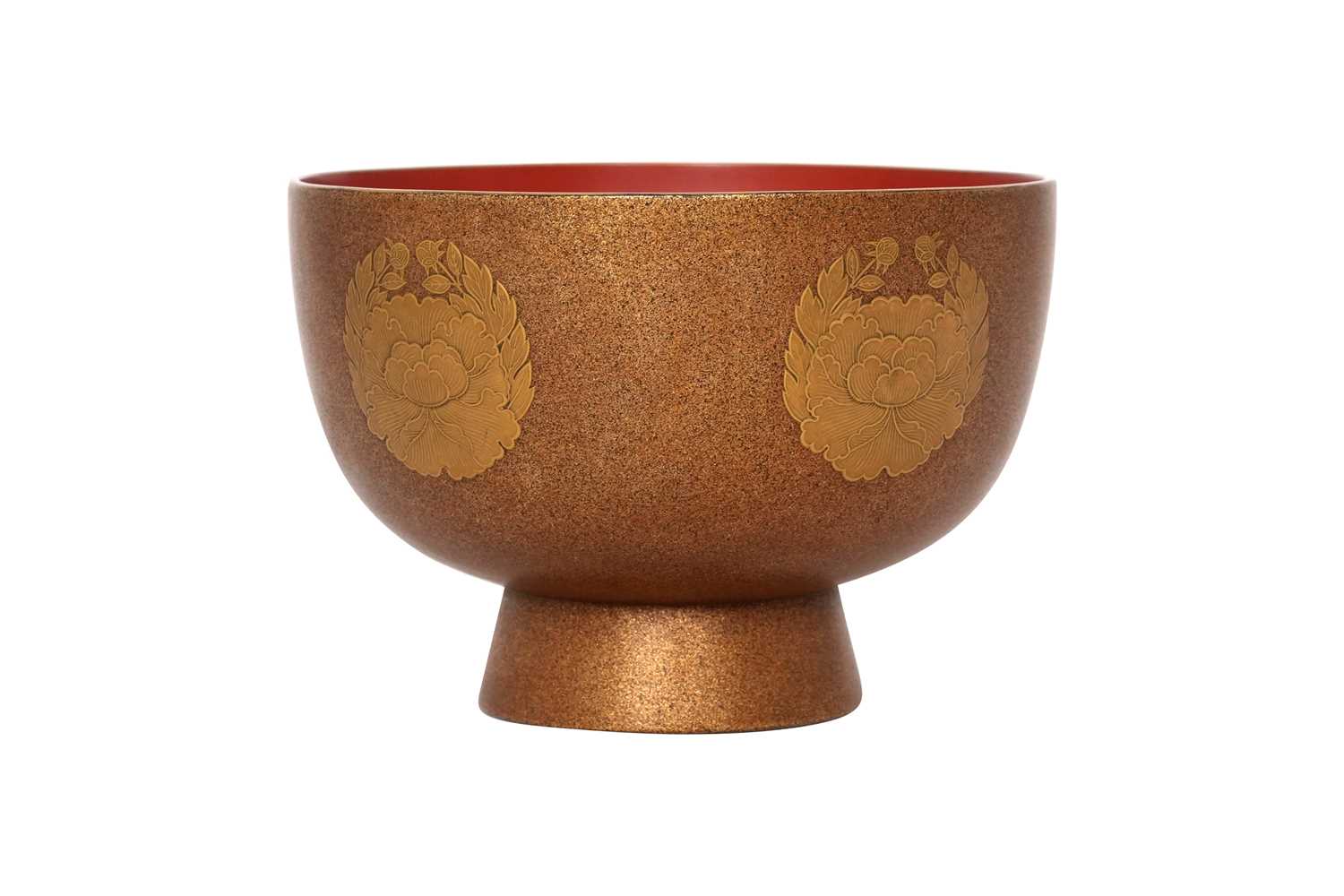 Lot 140 - A JAPANESE LACQUER 'TSUGARU MON' CUP