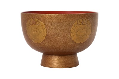 Lot 140 - A JAPANESE LACQUER 'TSUGARU MON' CUP