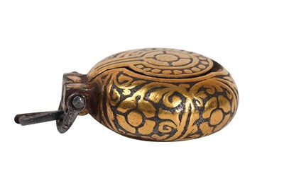 Lot 179 - A GOLD-DAMASCENED (KOFTEGARI) STEEL LIME PASTE CONTAINER