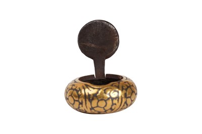 Lot 179 - A GOLD-DAMASCENED (KOFTEGARI) STEEL LIME PASTE CONTAINER
