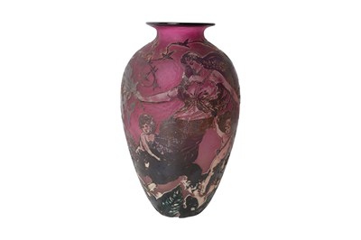 Lot 81 - A FIGURAL CAMEO RED GLASS VASE BY JONATHAN HARRIS (BRITISH, b. 1965)