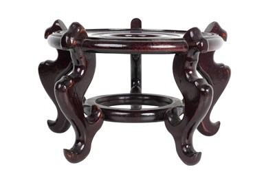 A CHINESE WOOD VASE STAND