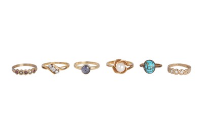 Lot 7 - TWO 14K GOLD RINGS, WITH TWO 9K GOLD RINGS, ONE YELLOW METAL RING AND ONE PLATED RING