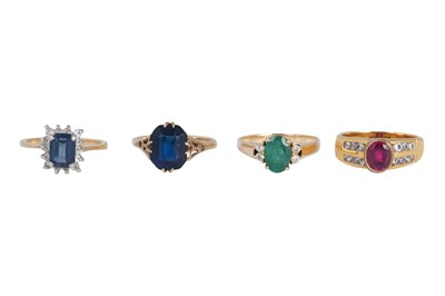 Lot 5 - AN 18K GOLD RING, A 9K GOLD RING AND 2 YELLOW METAL RINGS