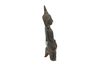 Lot 172 - A THAI BRONZE SEATED BUDDHA FIGURINE
