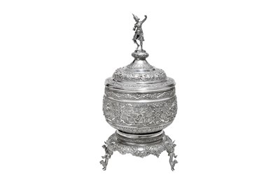 Lot 184 - AN UNMARKED BURMESE REPOUSSÉ SILVER PRESENTATION BETEL BOX ON STAND