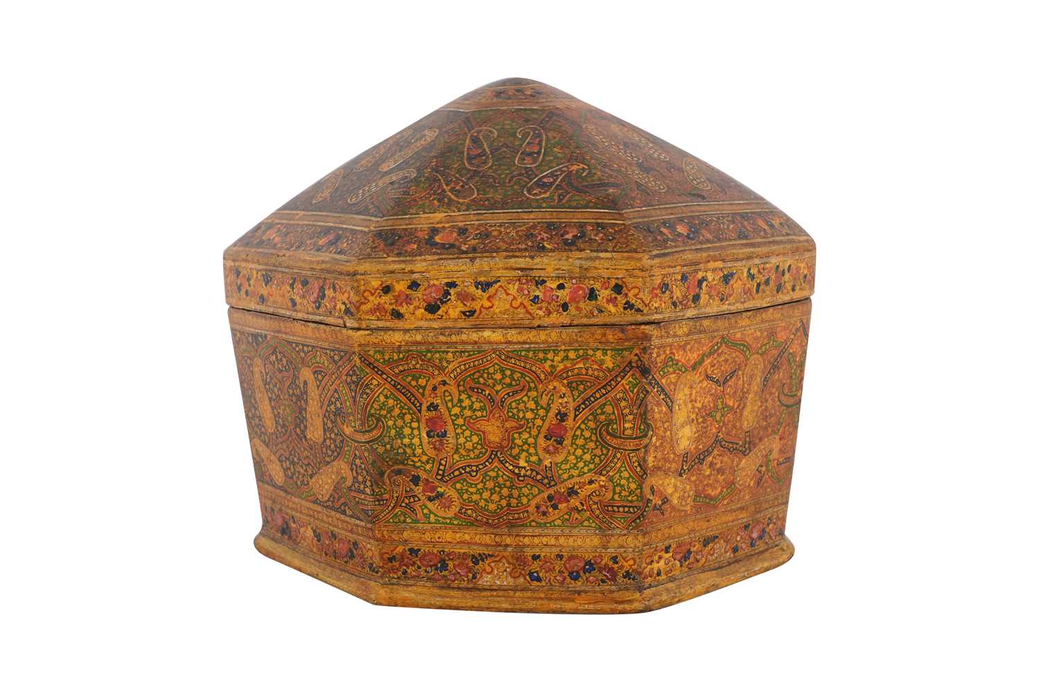 Lot 114 - A KASHMIRI LACQUERED PAPIER-MÂCHÉ TURBAN HOLDER WITH FLORAL AND PAISLEY MOTIFS