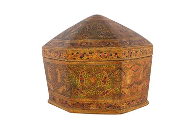 Lot 114 - A KASHMIRI LACQUERED PAPIER-MÂCHÉ TURBAN HOLDER WITH FLORAL AND PAISLEY MOTIFS