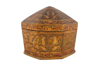 Lot 114 - A KASHMIRI LACQUERED PAPIER-MÂCHÉ TURBAN HOLDER WITH FLORAL AND PAISLEY MOTIFS