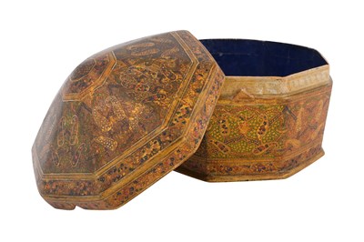 Lot 114 - A KASHMIRI LACQUERED PAPIER-MÂCHÉ TURBAN HOLDER WITH FLORAL AND PAISLEY MOTIFS