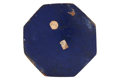 Lot 114 - A KASHMIRI LACQUERED PAPIER-MÂCHÉ TURBAN HOLDER WITH FLORAL AND PAISLEY MOTIFS