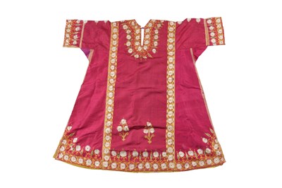 Lot 272 - AN EMBROIDERED SATIN SILK ROBE