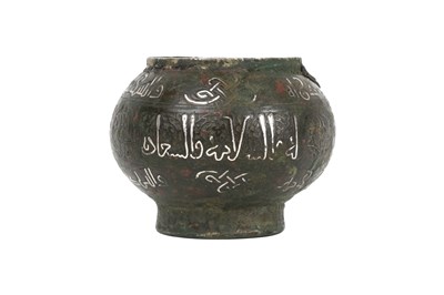 Lot 202 - A MINIATURE SILVER-INLAID BRONZE CONTAINER