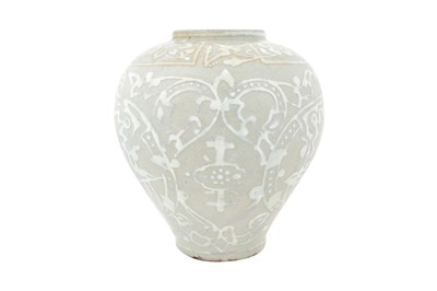 Lot 130 - AN IRANIAN SAFAVID-STYLE CELADON POTTERY VASE WITH CROSS DESIGN