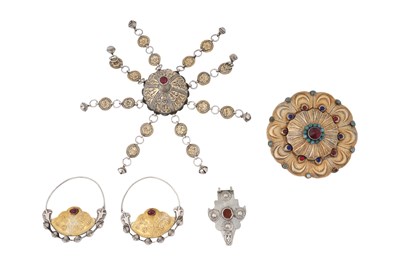 Lot 254 - A SELECTION OF TURKMEN CEREMONIAL JEWELS AND ACCESSORIES SET WITH CARNELIAN AND GLASS