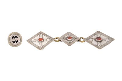 Lot 218 - A KAZAKH PARCEL-GILT SILVER RING AND A CARNELIAN-SET SILVER BELT BUCKLE