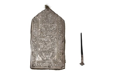 Lot 223 - A COSMETIC TRAVEL POUCH WITH APPLICATOR