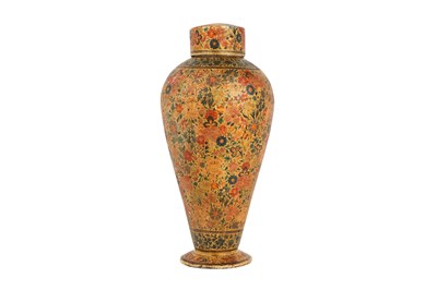 Lot 111 - A KASHMIRI POLYCHROME-PAINTED PAPIER-MÂCHÉ TEA CADDY
