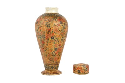 Lot 111 - A KASHMIRI POLYCHROME-PAINTED PAPIER-MÂCHÉ TEA CADDY