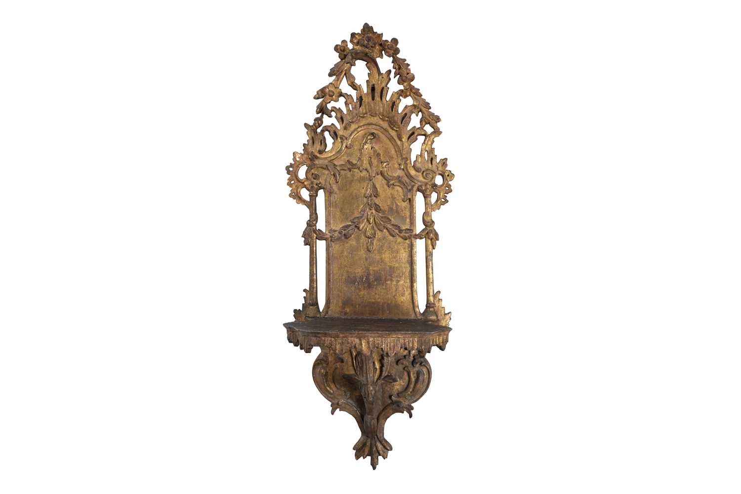 Lot 115 - AN OTTOMAN CARVED GILT WOOD TURBAN STAND (SARIK)