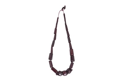 Lot 22 - A LARGE CHERRY AMBER-STYLE BAKELITE BEAD NECKLACE.