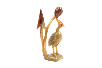 Lot 79 - A CHINESE AGATE CARVING OF A HERON
