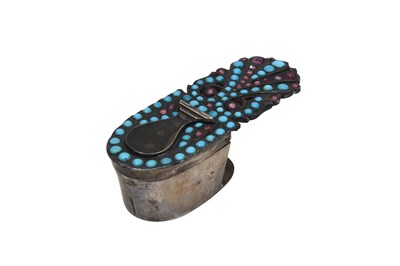 Lot 229 - A TURQUOISE AND GARNET-ENCRUSTED WHITE METAL PEN CASE INKWELL (DAWAT)