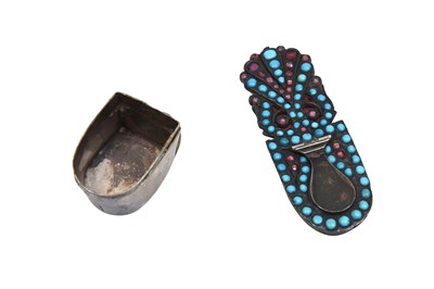 Lot 229 - A TURQUOISE AND GARNET-ENCRUSTED WHITE METAL PEN CASE INKWELL (DAWAT)