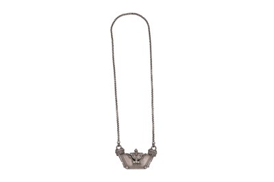 Lot 34 - AN INDIAN SILVER AMULET HOLDER NECKLACE
