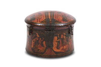 Lot 132 - A POLYCHROME-PAINTED LACQUERED PAPIER-MÂCHÉ LIDDED BOX