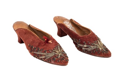 Lot 40 - A PAIR OF OTTOMAN SILK AND VELVET SLIPPERS