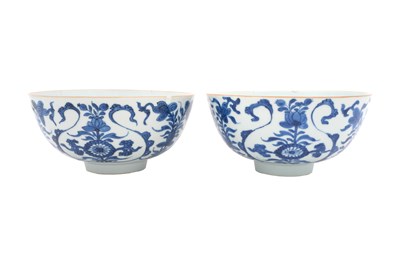 Lot 58 - A PAIR OF CHINESE BLUE AND WHITE 'BLOSSOMS' BOWLS