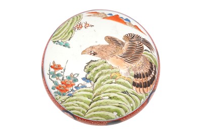 Lot 132 - A JAPANESE IMARI CIRCULAR 'EAGLE' BOX AND COVER