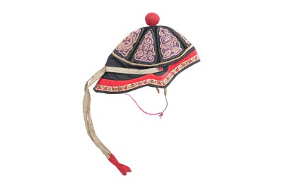 Lot 52 - A CHINESE EMBROIDERED SILK HAT