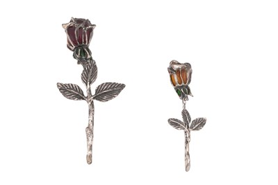 Lot 16 - A PAIR OF SILVER AND PLIQUE-A-JOUR CASSETTI FLOWERS