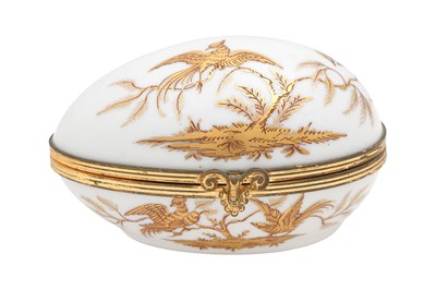 Lot 95 - A FRENCH LE TALLEC PORCELAIN GILT EGG TRINKET BOX