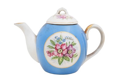 Lot 73 - A PERSIAN TEAPOT MARKED 'JYOTO CHINA'