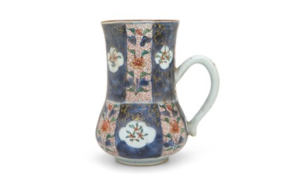 Lot 75 - AN ENAMELLED IMARI MUG