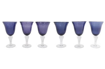 Lot 109 - A SET OF SIX WINE GLASSES