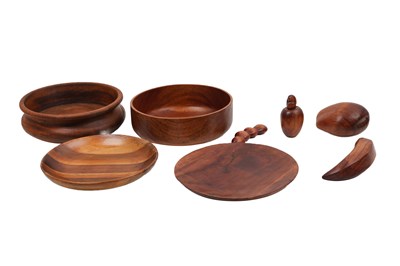 Lot 135 - A COLLECTION OF VINTAGE MAHOGANY AND TEAK WOOD BOWLS AND FRUIT