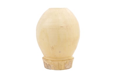 Lot 10 - A LARGE CHINESE STRAW-GLAZED HENAN POTTERY JAR