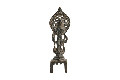 Lot 76 - A BRONZE FIGURE OF A BODHISATTVA
