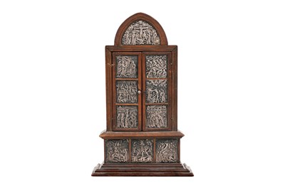 Lot 150 - A SMALL PORTABLE CHRISTIAN ALTAR